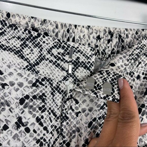NEW Good American High Rise Satin Wide Leg Pants Snake Print Size 2 (Medium 6-8) - Picture 5 of 10